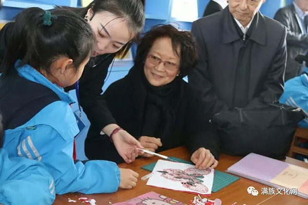 聯合國教科文組織參觀考察滿族小學