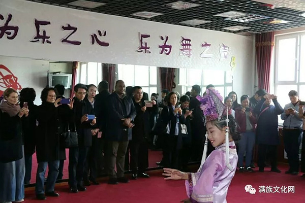 聯合國教科文組織參觀考察滿族小學